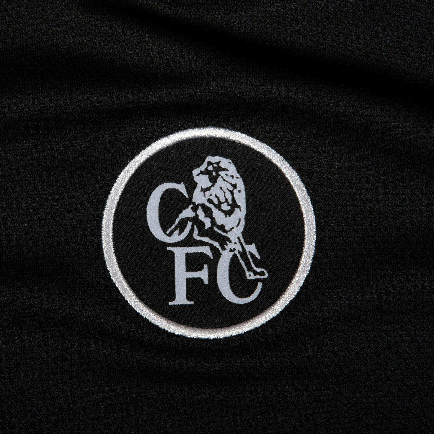Chelsea Moisés Caicedo 3rd Kit 2025/26 (Premier League) – geometric and blue and black retro football jersey detail view