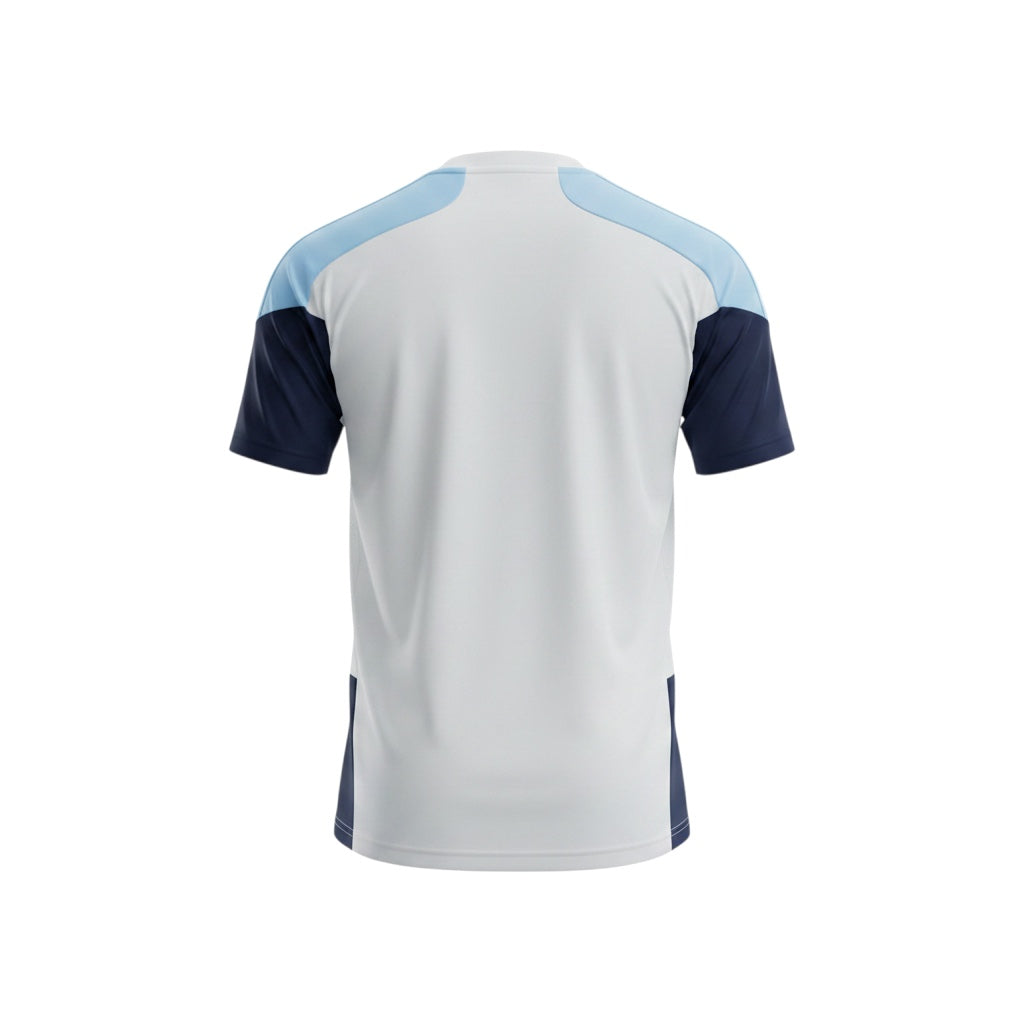 Camiseta de entrenamiento blanca de manga corta Adidas Climacool de Argentina 2026 con mangas azul marino y detalles curvos azul claro.