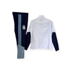 Conjunto de chándal de entrenamiento Adidas Argentina 2026 blanco y azul marino con cremallera completa y cuello alto.