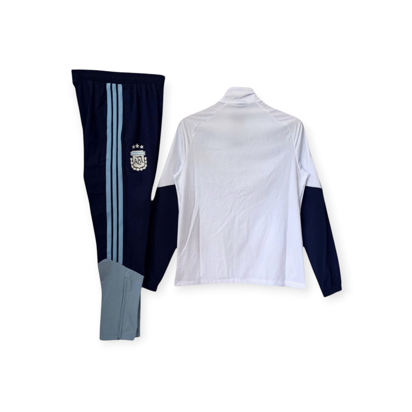 Conjunto de chándal de entrenamiento Adidas Argentina 2026 blanco y azul marino con cremallera completa y cuello alto.