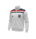Chaqueta deportiva retro blanca de Hinchas Sportswear Store con rayas azules y rojas en el pecho y el escudo de Inglaterra.