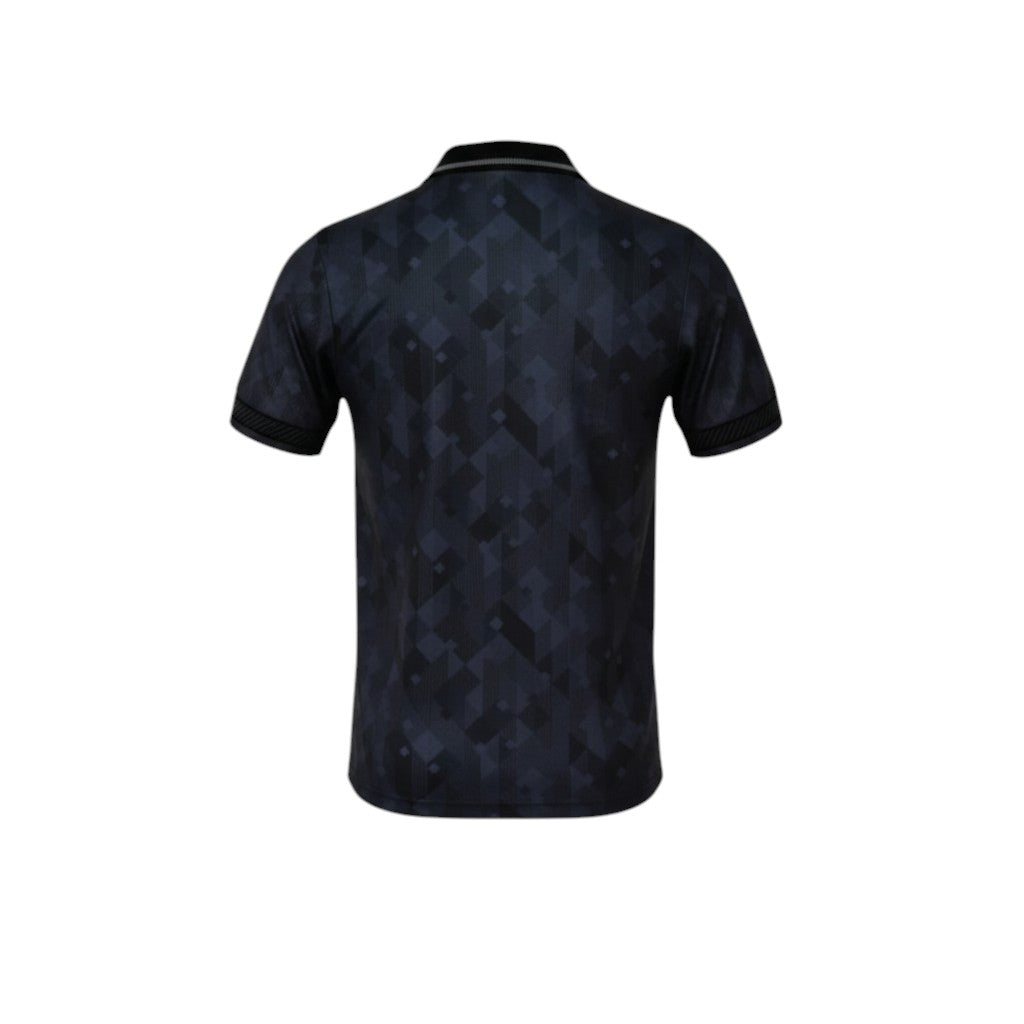 Hinchas Sportswear Store England 1993-95 Umbro black retro football jersey with geometric pattern and white trim.