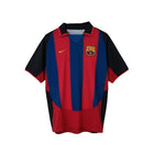 Hinchas Sportswear Store FC Barcelona 2003-04 retro home jersey. Blue and red vertical stripes, black sleeves, Nike swoosh, LFP patch.