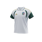 Camiseta polo blanca y verde de manga corta Adidas Italia 2025/26 con cremallera y escudo de la FIGC.