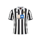 Hinchas Sportswear Store Juventus retro jersey 1998-1999. Black and white stripes, Kappa logos on sleeves, embroidered crest.