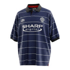 Hinchas Sportswear Store navy blue Manchester United 1999-00 retro jersey with white pinstripes, Sharp Digital sponsor, and black polo collar.