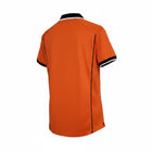 Hinchas Sportswear Store - Camiseta retro naranja de Holanda 1998 de Nike, con cuello polo negro y ribetes blancos, ribetes en puños negros y blancos, y ribetes verticales negros.