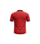 Camiseta retro de Portugal 1972 de Hinchas Sportswear Store, roja con cuello polo negro y puños negros. Diseño clásico.